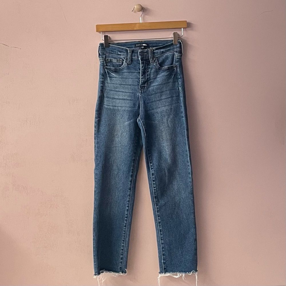 Fashion Nova Medium Dark Wash Blue Skinny Straight Hi-Rise Jeans Size 3/26 GUC